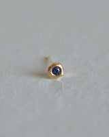 小石サファイア ピアス