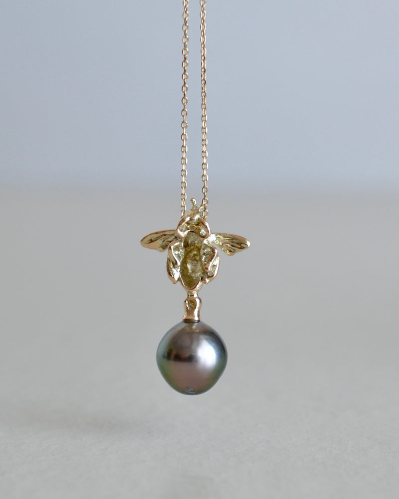 ミツバチと宝石 ネックレス タヒチ真珠