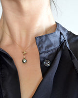 ハチドリと宝物　チャーム　タヒチ真珠