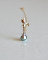 ハチドリと宝物　チャーム　タヒチ真珠