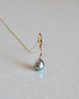 ハチドリと宝物　チャーム　タヒチ真珠