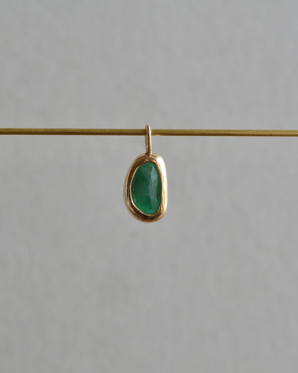 オアシス チャーム　エメラルド