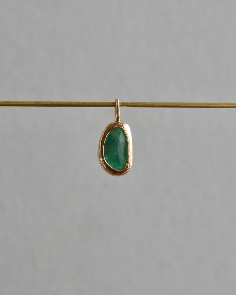 オアシス チャーム　エメラルド