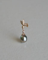 ハチドリと宝物　チャーム　タヒチ真珠