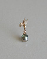 ハチドリと宝物　チャーム　タヒチ真珠