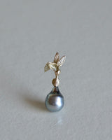 ハチドリと宝物　チャーム　たんぽぽタヒチ真珠