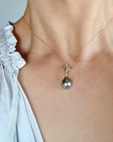 ハチドリと宝物　ネックレス　たんぽぽタヒチ真珠
