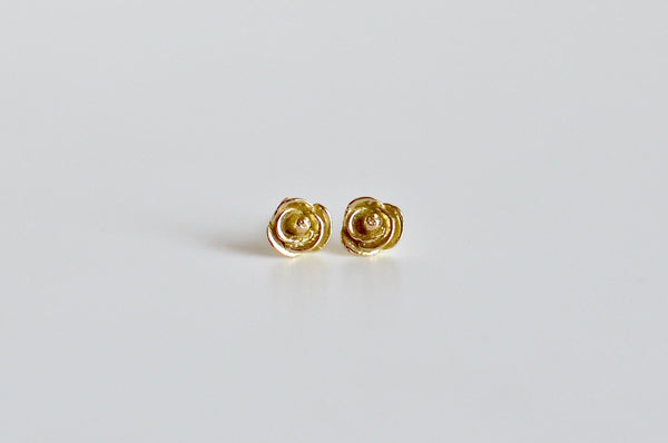 椿 ピアス