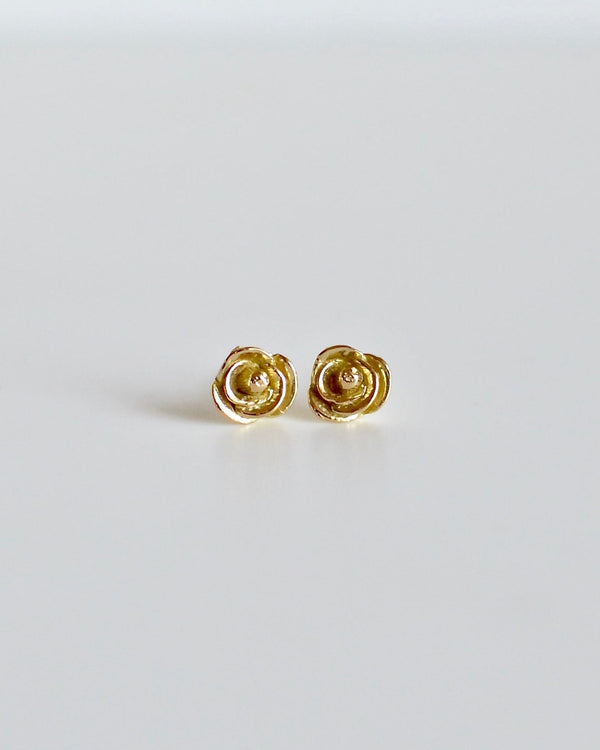 椿 ピアス