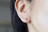 小石ダイヤモンド ピアス