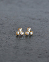 白い小花 ピアス